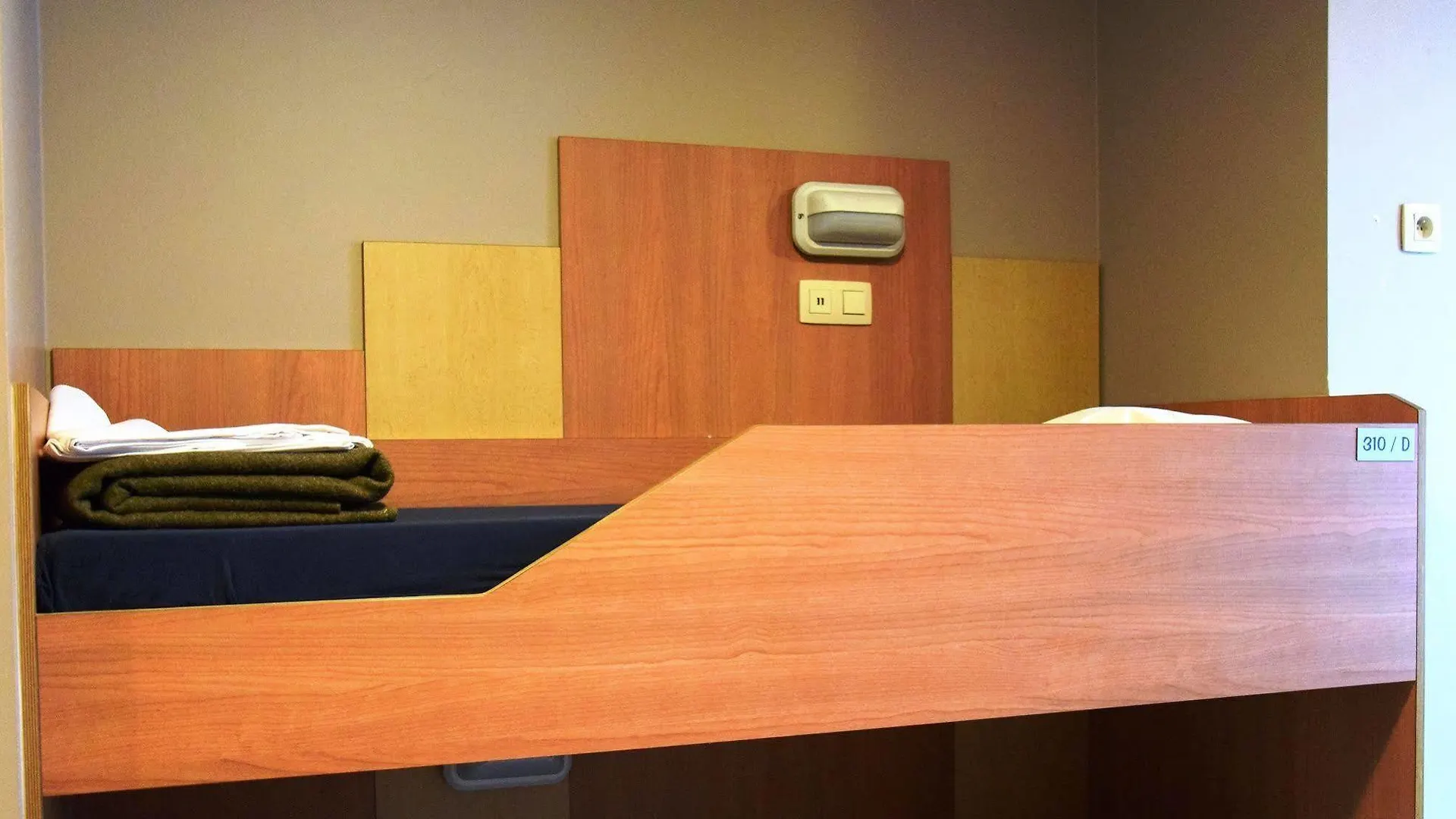 Sleep Well Youth Hostel Βρυξέλλες