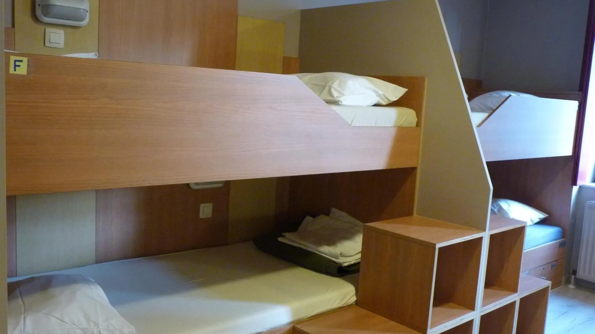 Sleep Well Youth Hostel Brussels